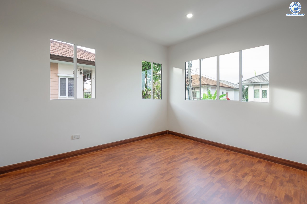 บ้านมือสองตกแต่งใหม่ ม.พฤกษาวิลเลจ10 บางใหญ่ เนื้อที่ 58.6 ตร.ว. ตอบโจทย์ทุกการอยู่อาศัย ฟังก์ชัน 3 ห้องนอน 2 ห้องน้ำ 1 ที่จอดรถ บรรยากาศเป็นส่วนตัว บนทำเลศักยภาพ เชื่อมต่อถนนกาญจนาภิเษก ใกล้เซ็นทรัลเวสต์เกต ทางด่วน "ศรีรัช" และรถไฟฟ้า "สถานีตลาดบางใหญ่"